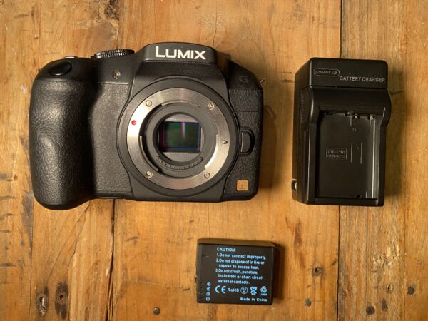 Panasonic Lumix G6 + cargador + batería (Usado)