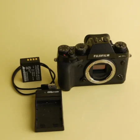 Fujifilm X-T1 + cargador + batería (20000 disparos) (Usado)