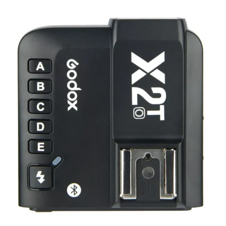 El Godox X2T-O es un transmisor avanzado para cámaras Olympus, con soporte para TTL y HSS, lo que garantiza un control preciso de la exposición y sincronización a alta velocidad. Equipado con Bluetooth, te permite controlar fácilmente los ajustes del flash desde tu teléfono móvil usando la app de Godox, ofreciéndote mayor versatilidad y comodidad en tus sesiones fotográficas.